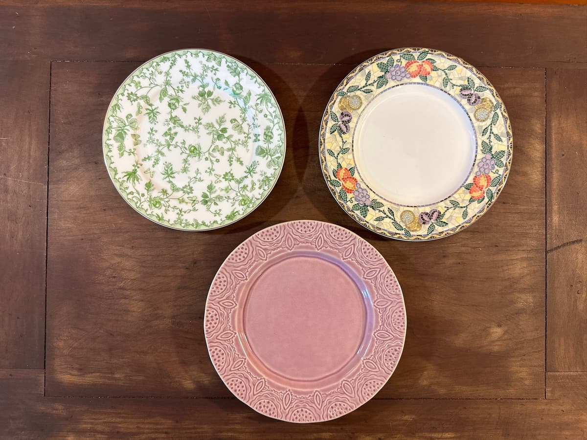 Classic coffee cups for a cozy touch