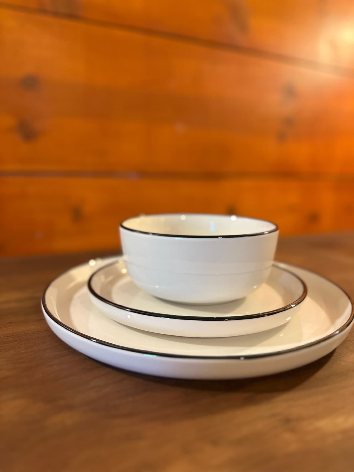 Charming table setting with mixed vintage pieces